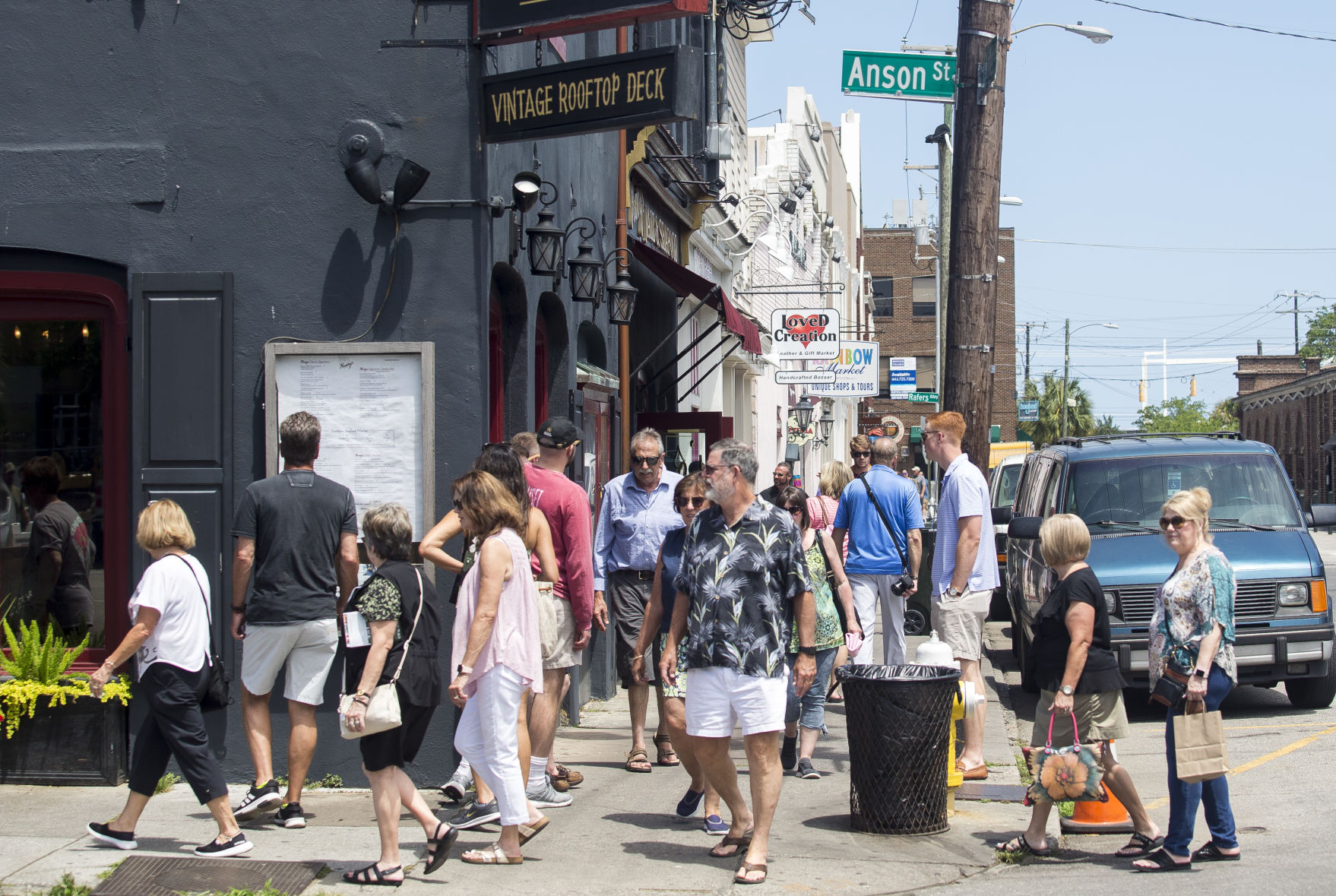 1a secondary Charleston Market Tourists02.jpg